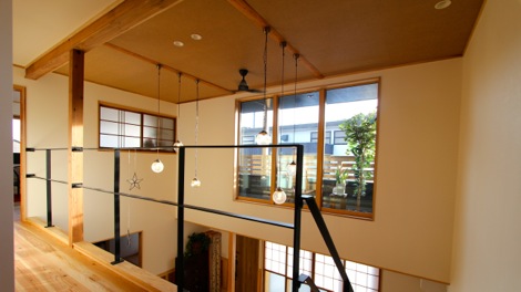 コストを抑える工夫と内装デザイン